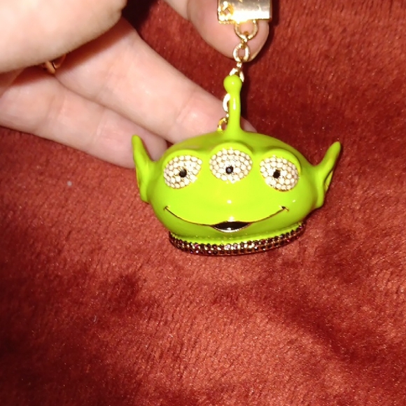 Green Alien Keychain - Picture 3 of 7